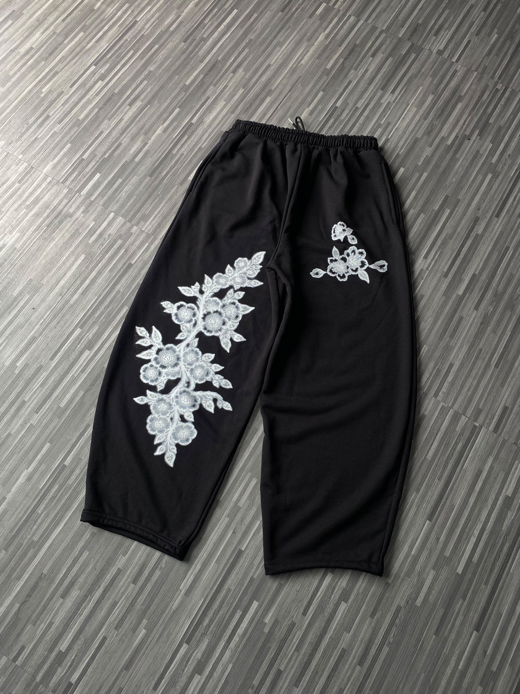CALÇA BARREL FLORES